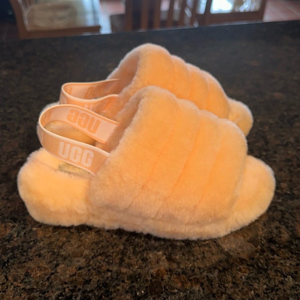 NEVER WORN pink ugg slippers!